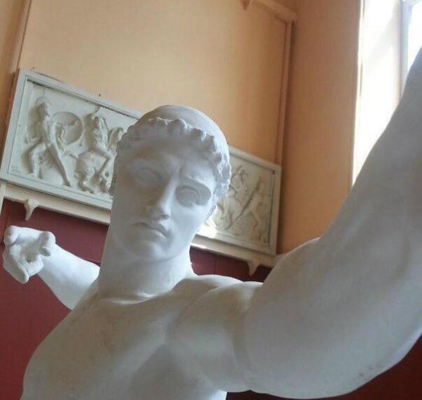 مجسمه ها سلفی می گیرند! | مجسمه,سلفی