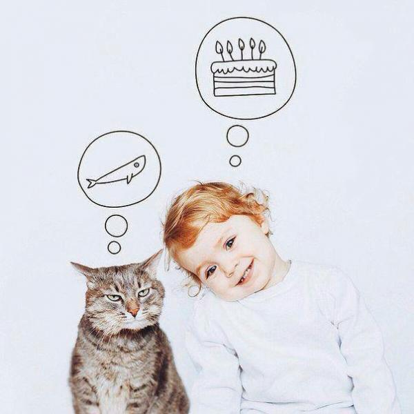 دختر کوچولو و گربه جدی در عکسهایی جالب | عکس